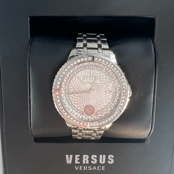 Versace Versus watch - Picture 3 of 5